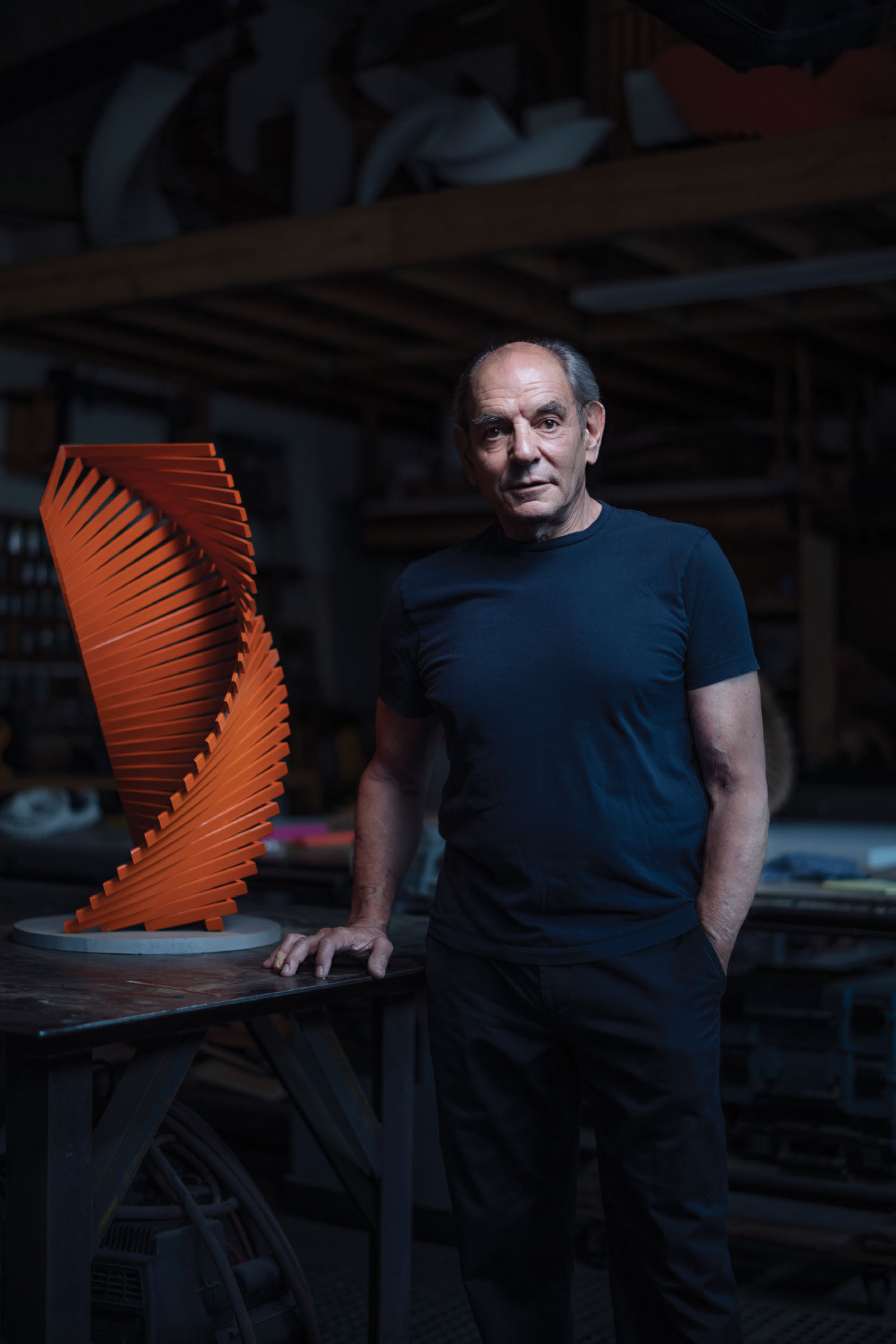 Sculptor Uses Geometry to Defy the Laws of Physics